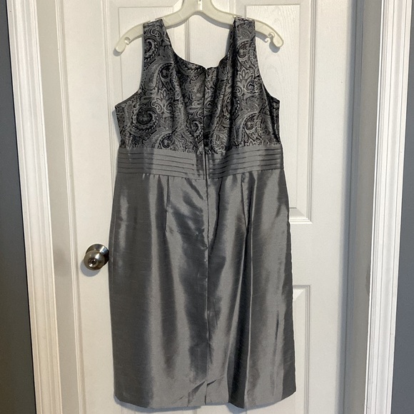 EUC David’s Bridal Mothers Dress - Picture 5 of 9